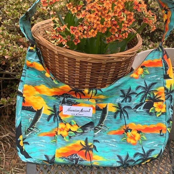 🌴Adorable soft beach palm tree small purse - Picture 2 of 8